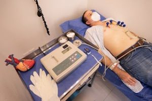 checking-an-electrocardiogram-to monitor-blood-pressure